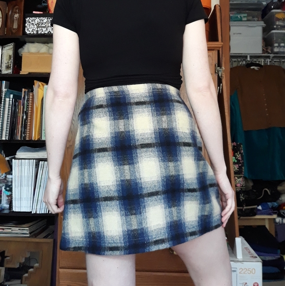 90s AE Plaid Mini Skirt - Picture 3 of 6